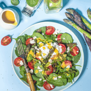 Spinach salad with cooked asparagus